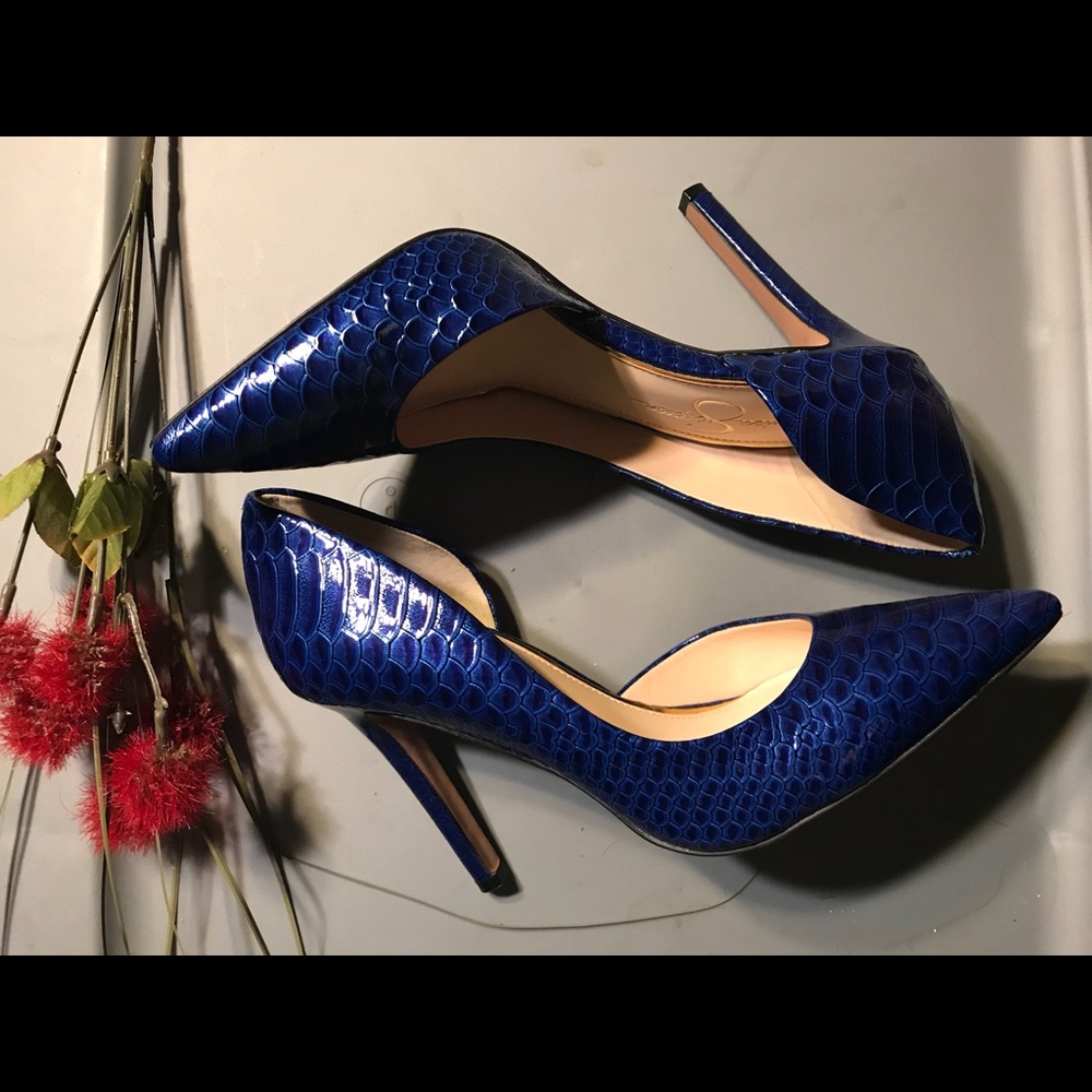 Royal blue snake-print heels 👠